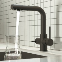 Смеситель для кухни высокий с прямоугольным изливом Gross Aqua Ecolife, черный 3120609MB с подключением к фильтру